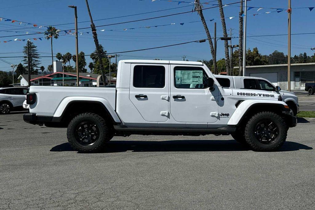 new 2025 Jeep Gladiator car, priced at $43,565