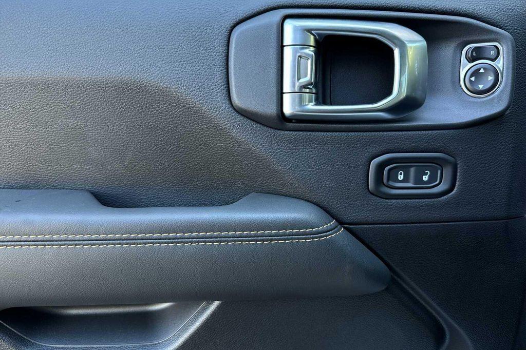 new 2025 Jeep Gladiator car, priced at $43,565