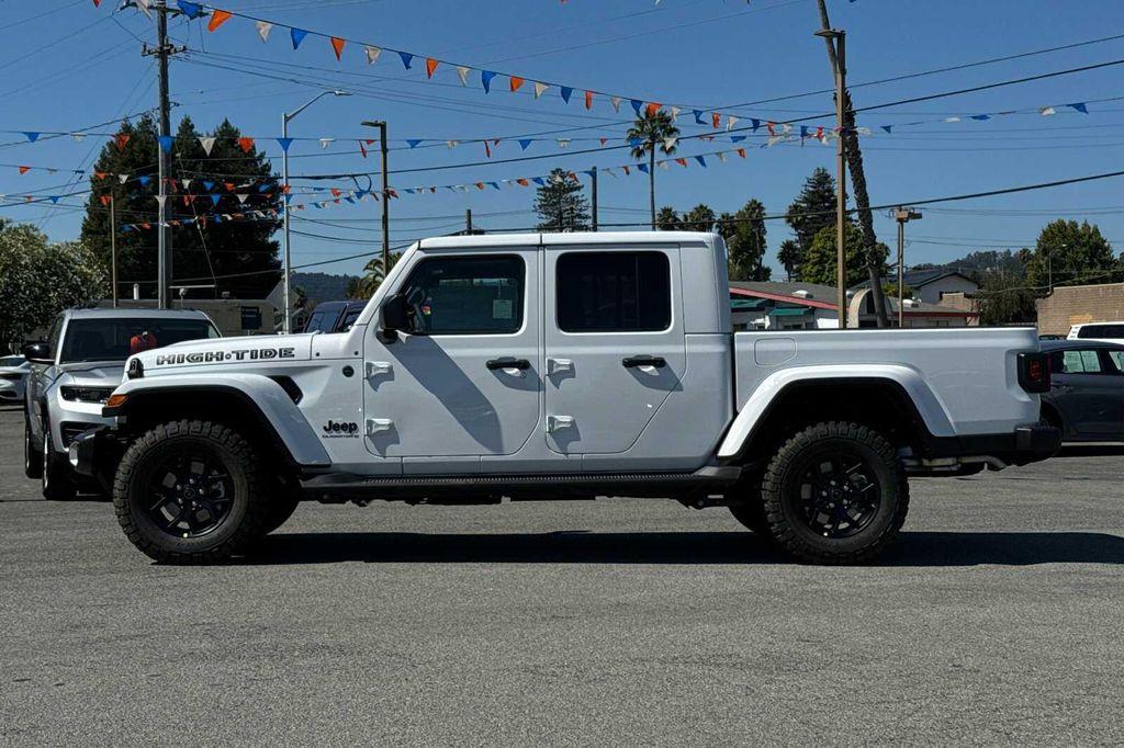 new 2025 Jeep Gladiator car, priced at $43,565