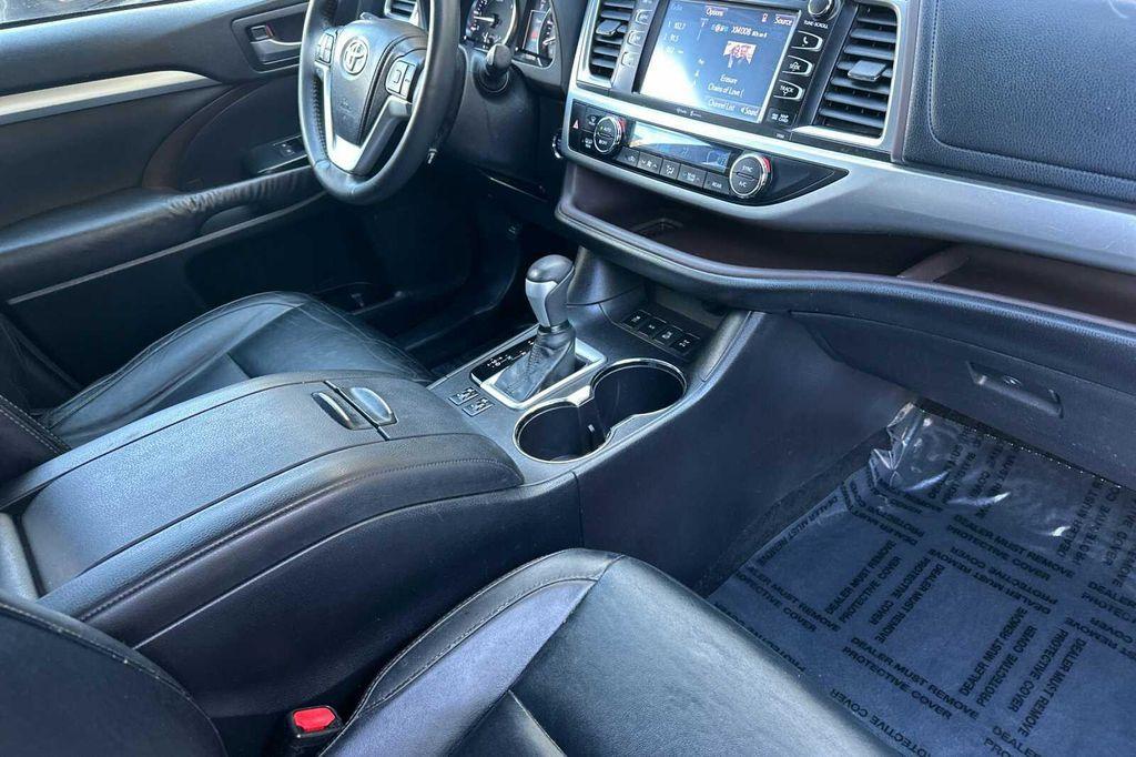 used 2014 Toyota Highlander car, priced at $17,995