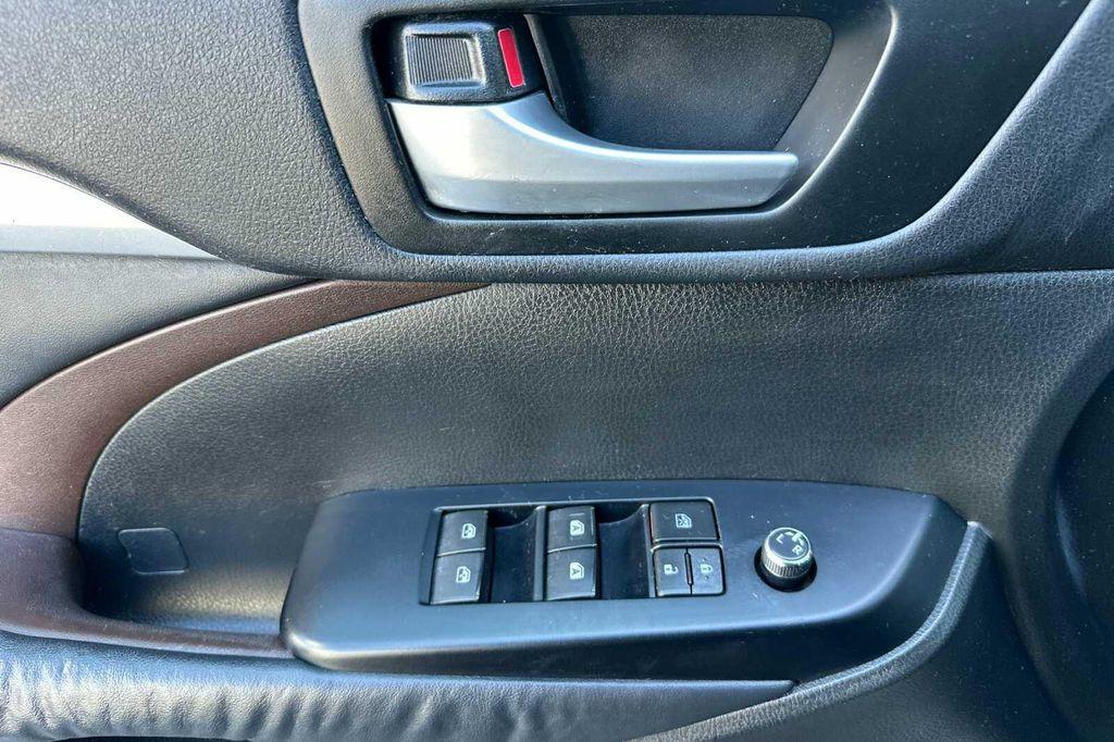 used 2014 Toyota Highlander car, priced at $17,995