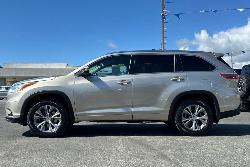 used 2014 Toyota Highlander car, priced at $17,995