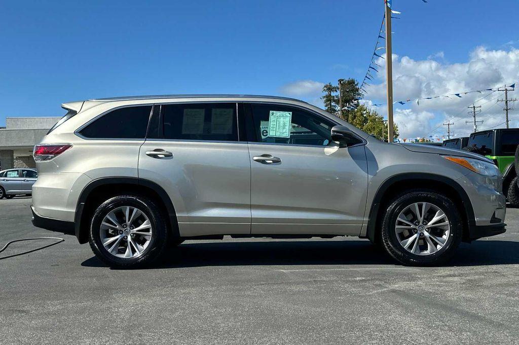 used 2014 Toyota Highlander car, priced at $17,995