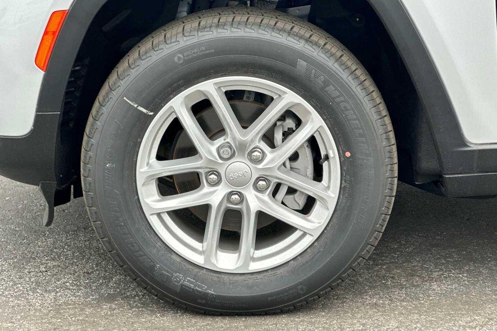 new 2023 Jeep Grand Cherokee car, priced at $37,995