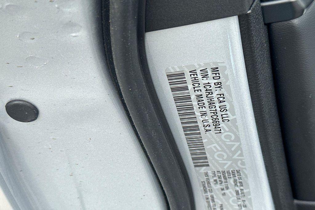 new 2023 Jeep Grand Cherokee car, priced at $37,995