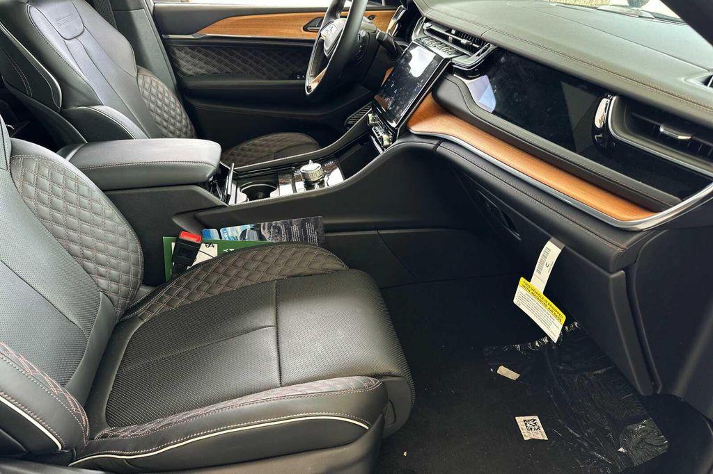 new 2022 Jeep Grand Cherokee 4xe car, priced at $59,995