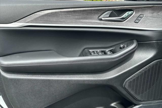 new 2025 Jeep Grand Cherokee car, priced at $46,930