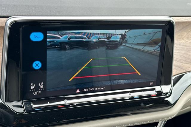 new 2024 Volkswagen Atlas car, priced at $37,995