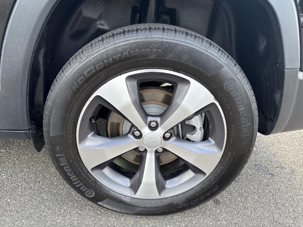 used 2022 Jeep Cherokee car, priced at $27,995