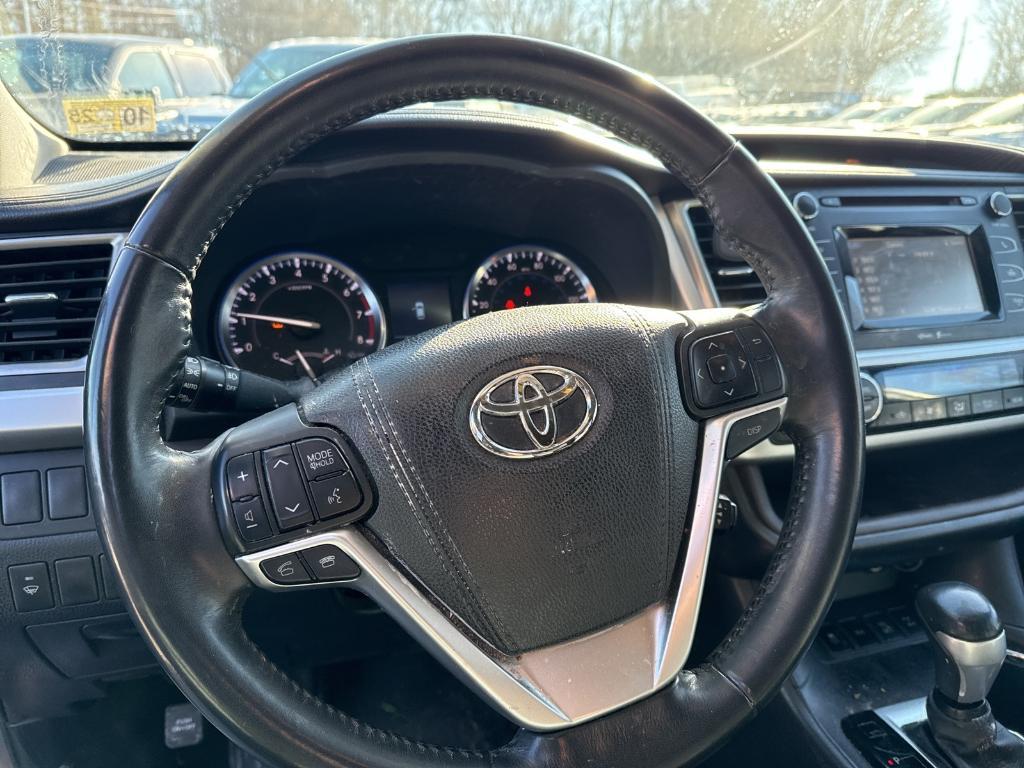 used 2015 Toyota Highlander car, priced at $12,795