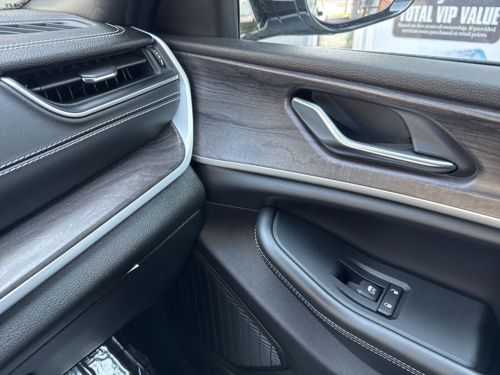 used 2024 Jeep Grand Cherokee car, priced at $33,831