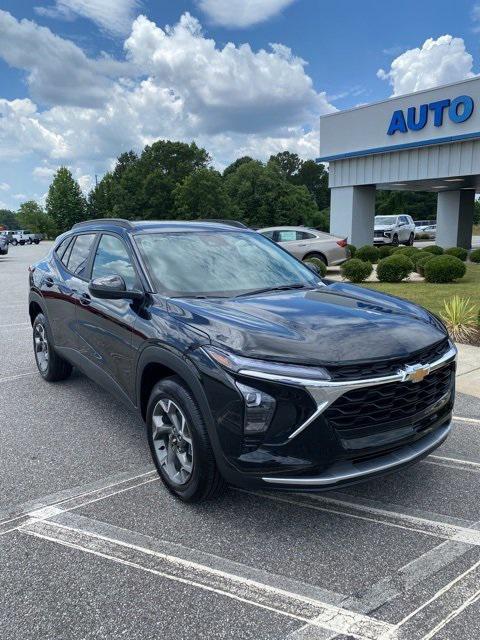 new 2025 Chevrolet Trax car, priced at $24,095