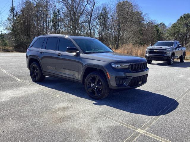 used 2024 Jeep Grand Cherokee car, priced at $37,604