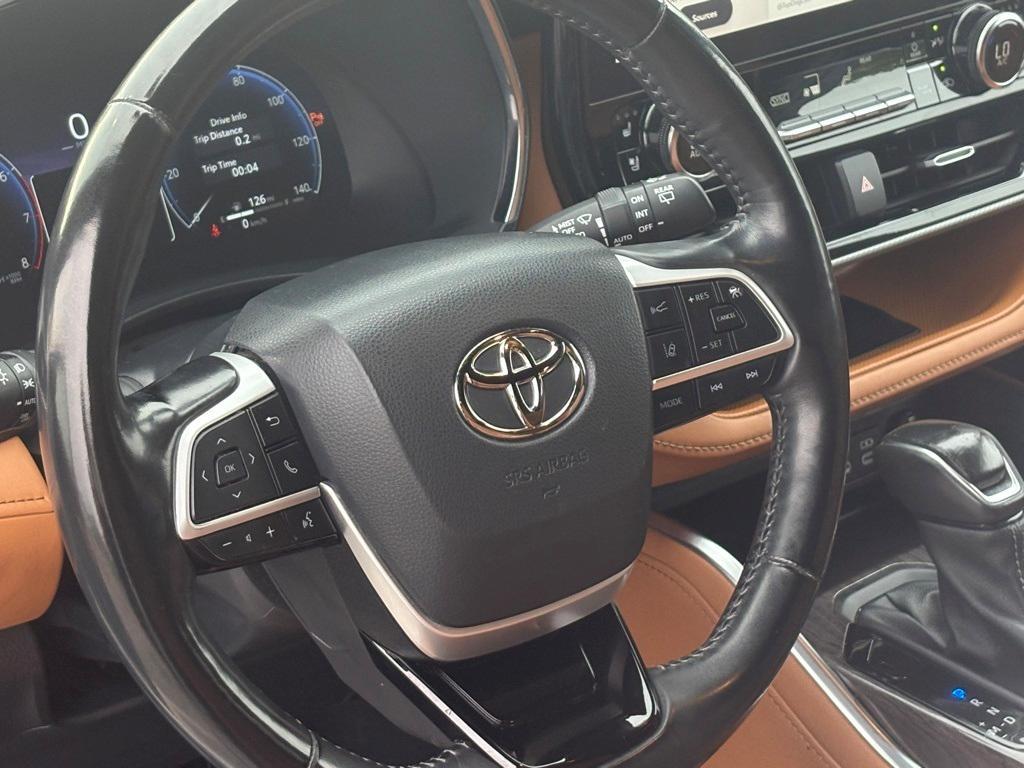 used 2023 Toyota Highlander car, priced at $36,399