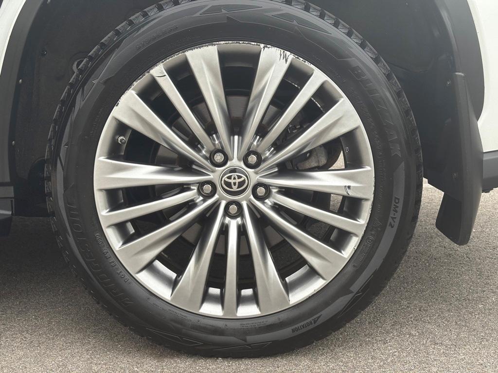 used 2023 Toyota Highlander car, priced at $36,399