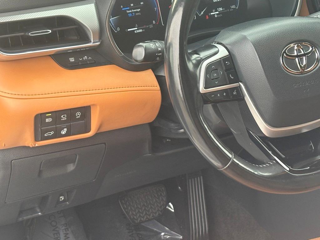 used 2023 Toyota Highlander car, priced at $36,399