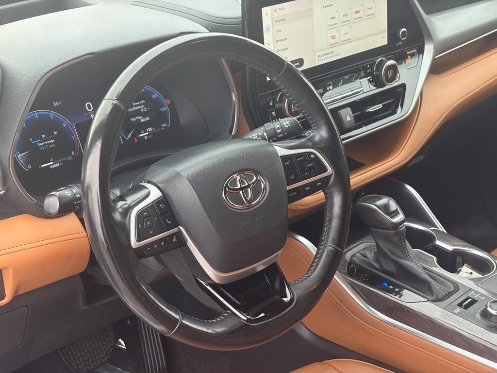 used 2023 Toyota Highlander car, priced at $36,399