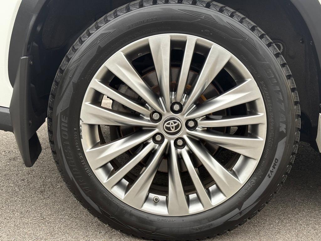 used 2023 Toyota Highlander car, priced at $36,399
