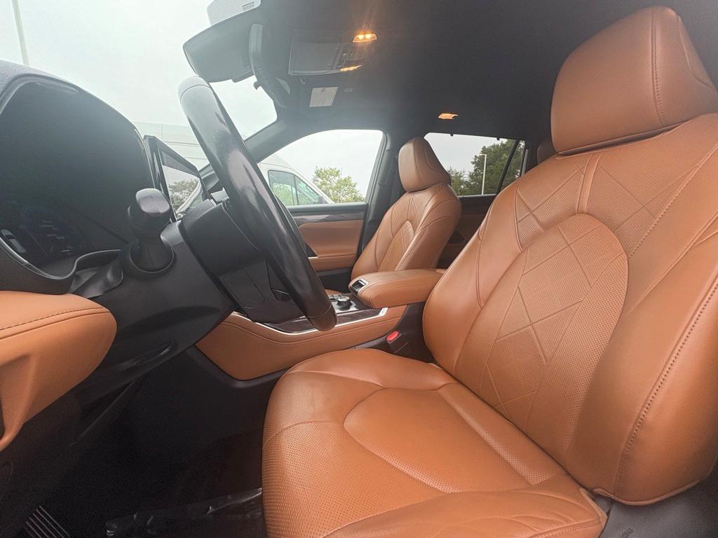 used 2023 Toyota Highlander car, priced at $36,399