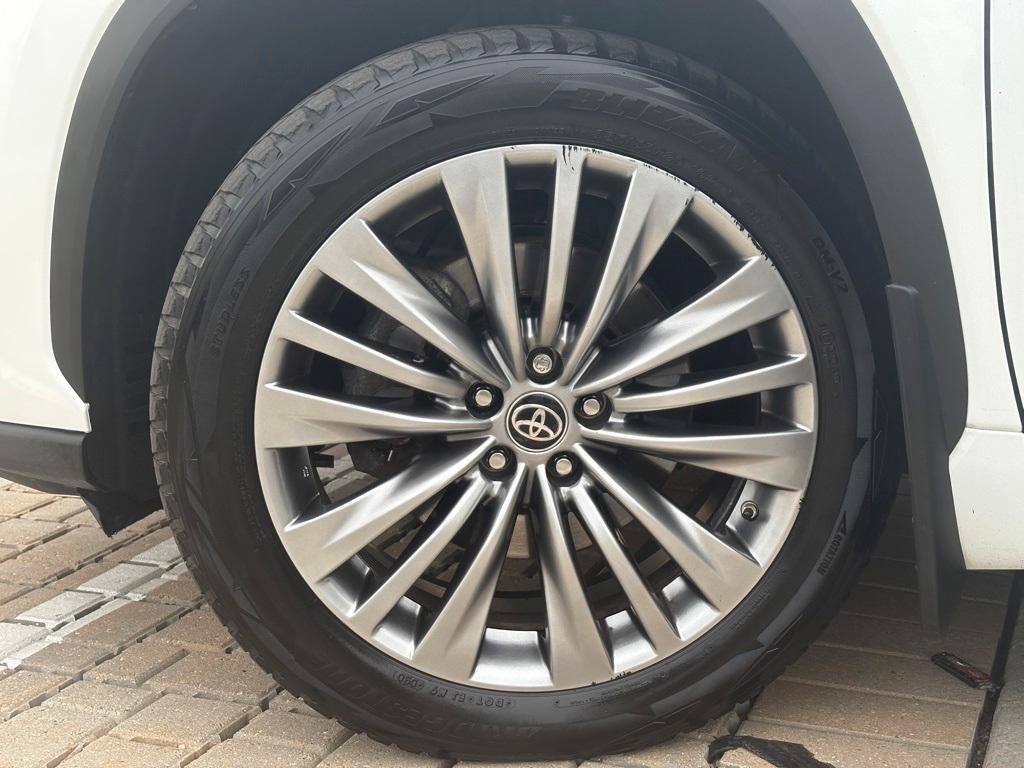 used 2023 Toyota Highlander car, priced at $36,399