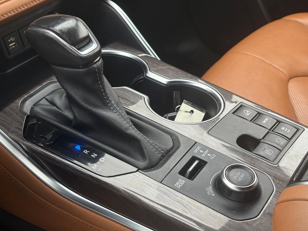 used 2023 Toyota Highlander car, priced at $36,399
