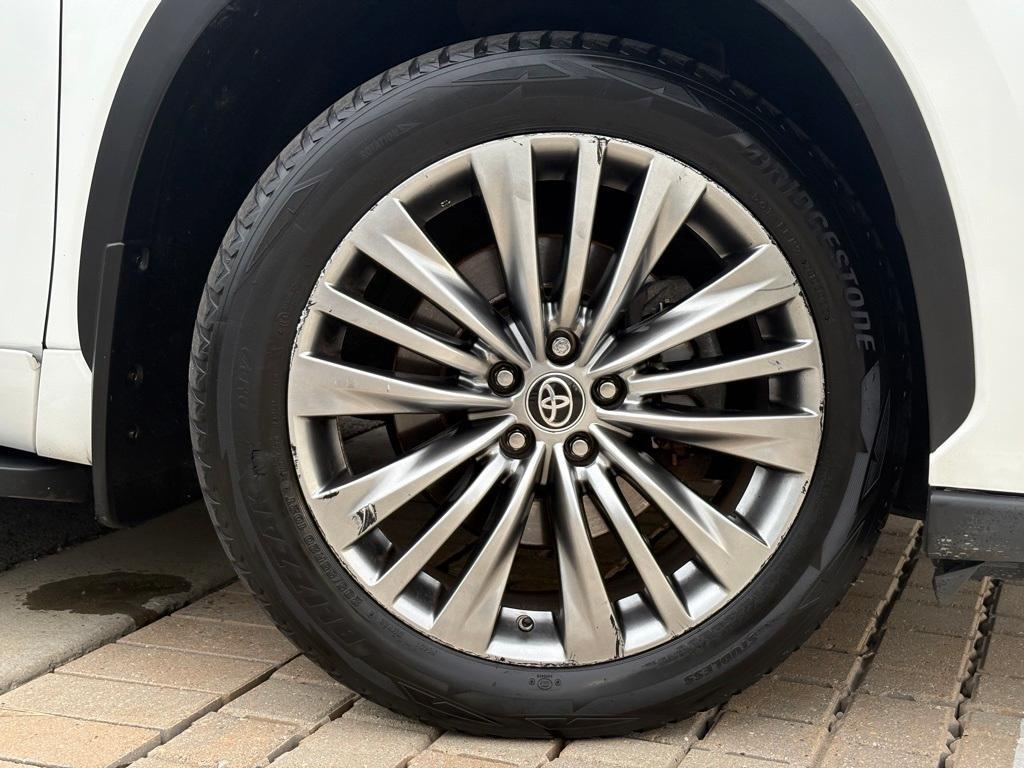 used 2023 Toyota Highlander car, priced at $36,399