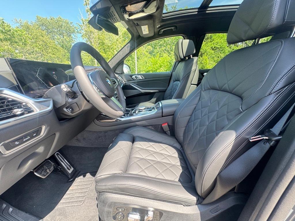 new 2026 BMW X7 car, priced at $97,595