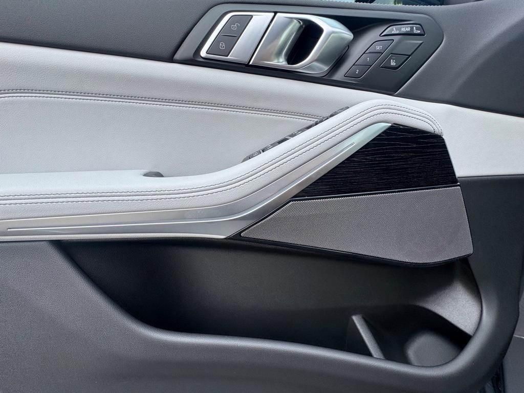 new 2026 BMW X7 car, priced at $97,265