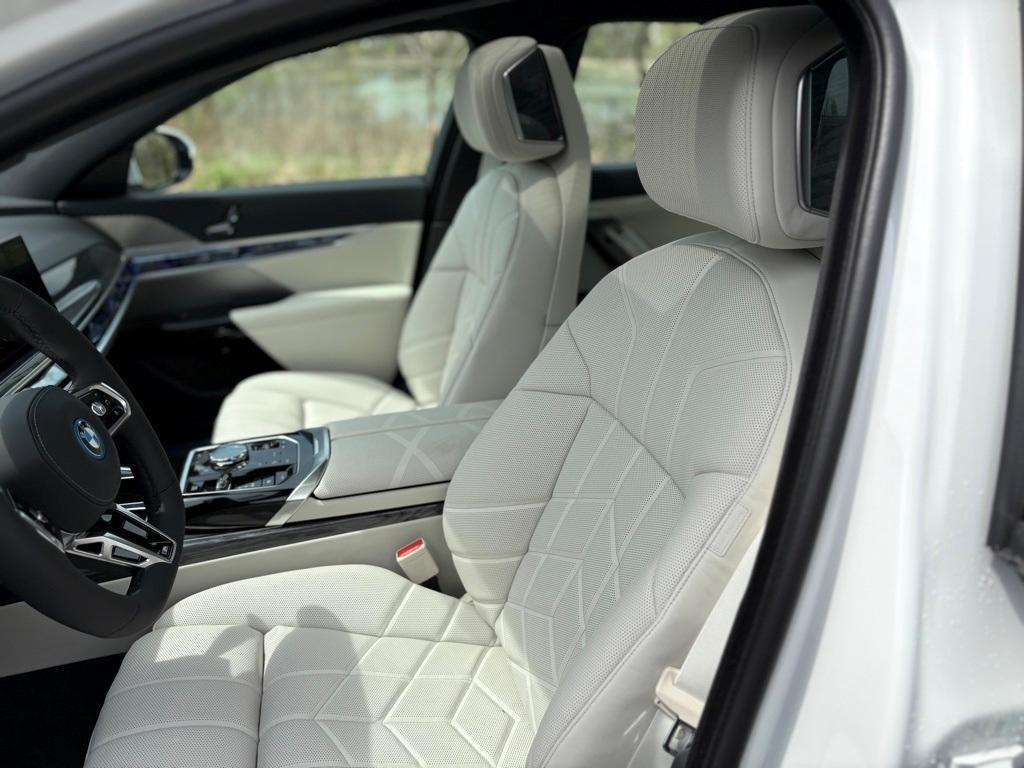 new 2025 BMW i7 car, priced at $134,155
