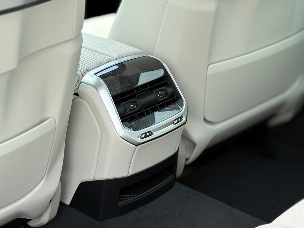 new 2025 BMW i7 car, priced at $134,155