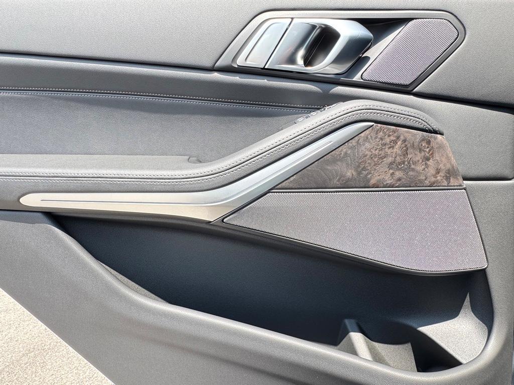 new 2026 BMW X7 car, priced at $94,525