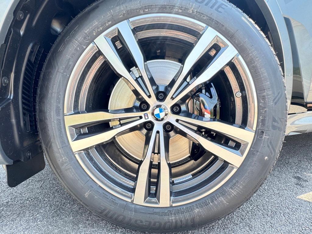 new 2026 BMW X7 car, priced at $94,525