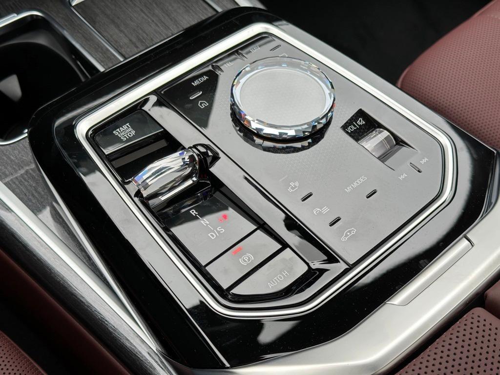 new 2025 BMW 760 car, priced at $130,105