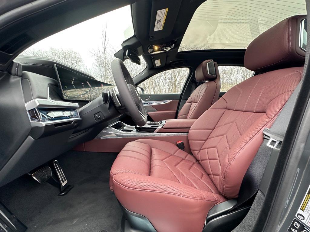 new 2025 BMW 760 car, priced at $130,105