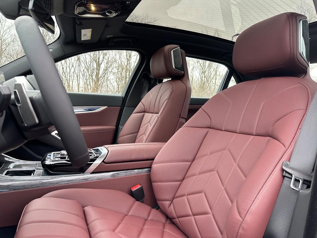 new 2025 BMW 760 car, priced at $130,105