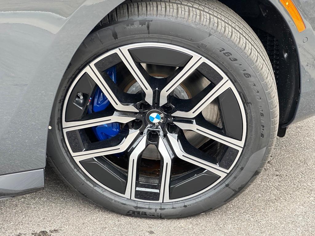 new 2025 BMW 760 car, priced at $130,105