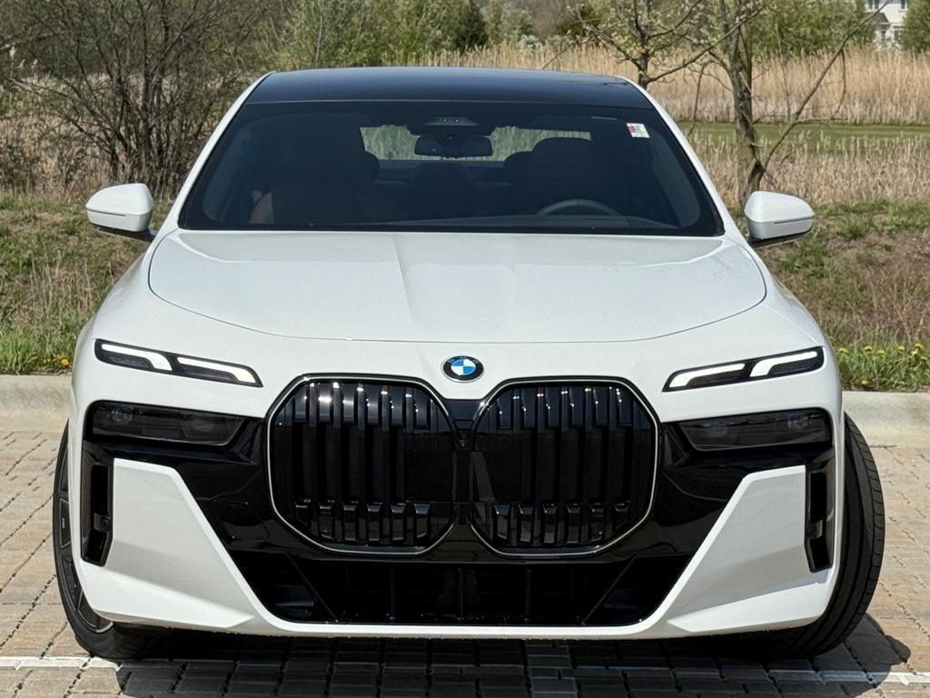 new 2025 BMW 760 car, priced at $132,550