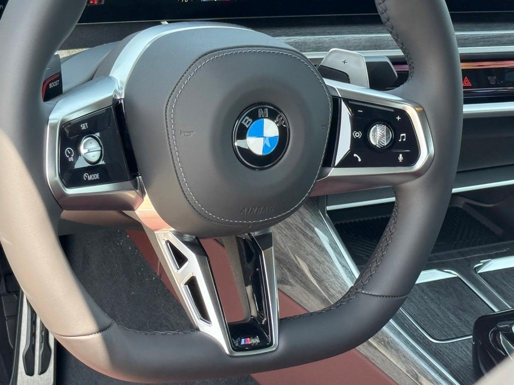 new 2025 BMW 760 car, priced at $132,550