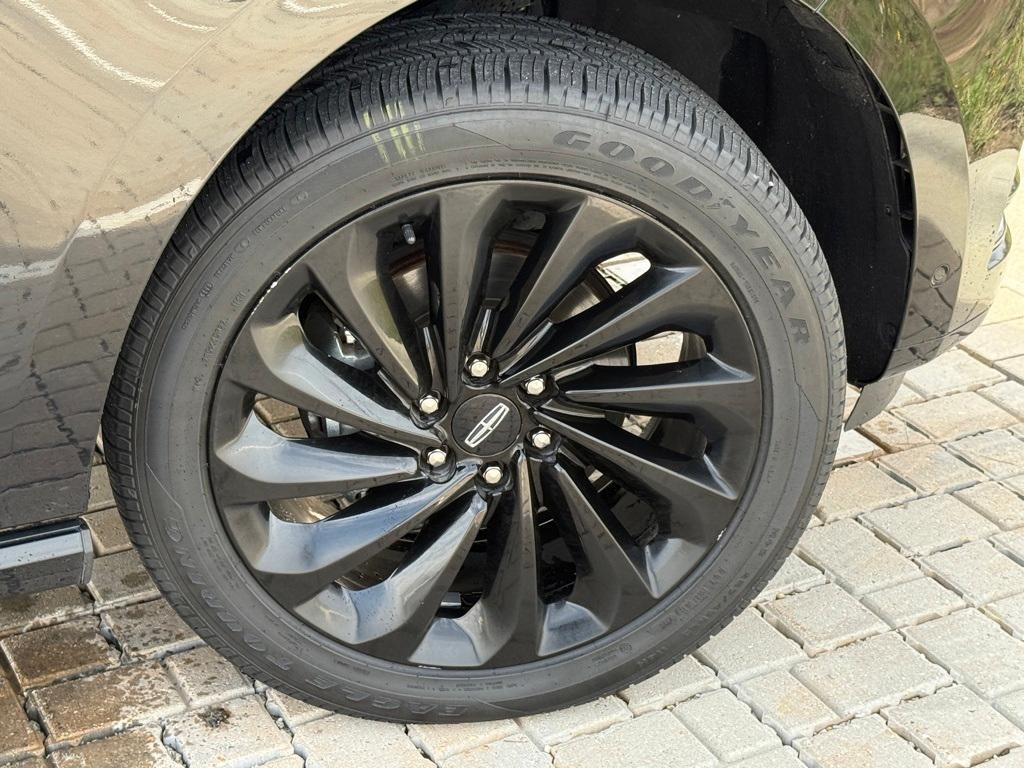 used 2021 Lincoln Navigator car, priced at $44,500