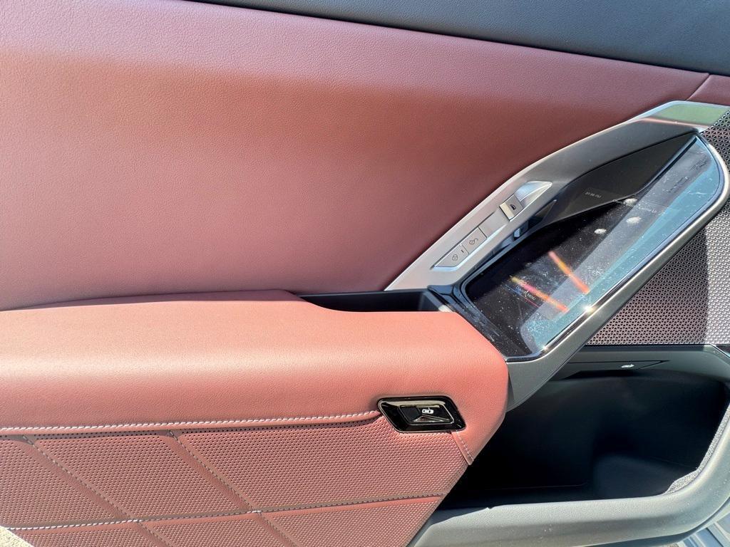new 2025 BMW 760 car, priced at $129,575