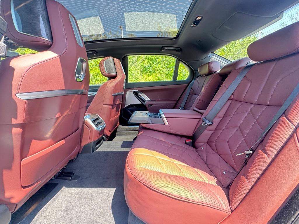 new 2025 BMW 760 car, priced at $129,575