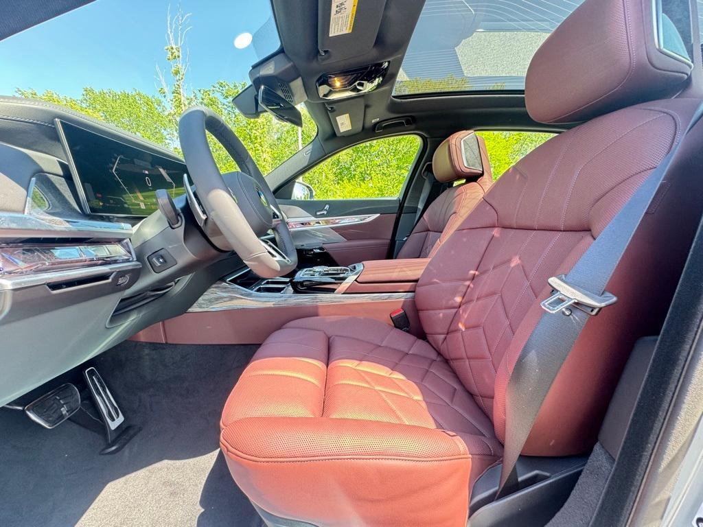 new 2025 BMW 760 car, priced at $129,575