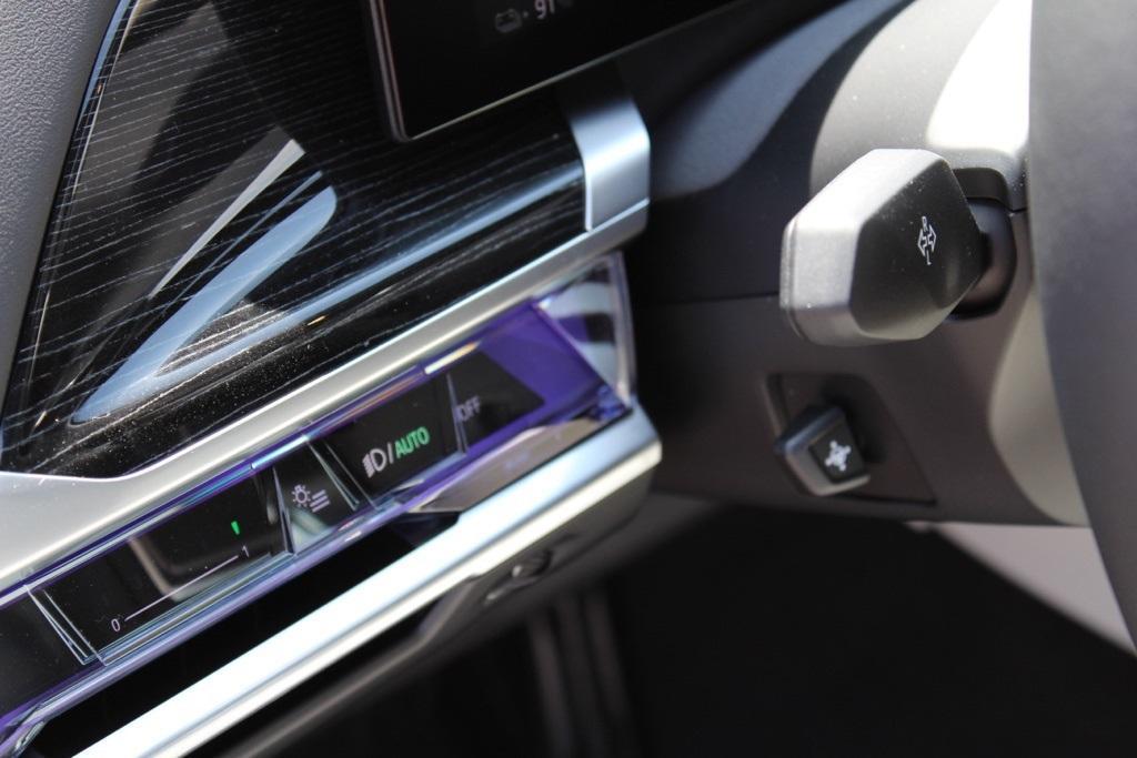 new 2025 BMW i7 car, priced at $132,705