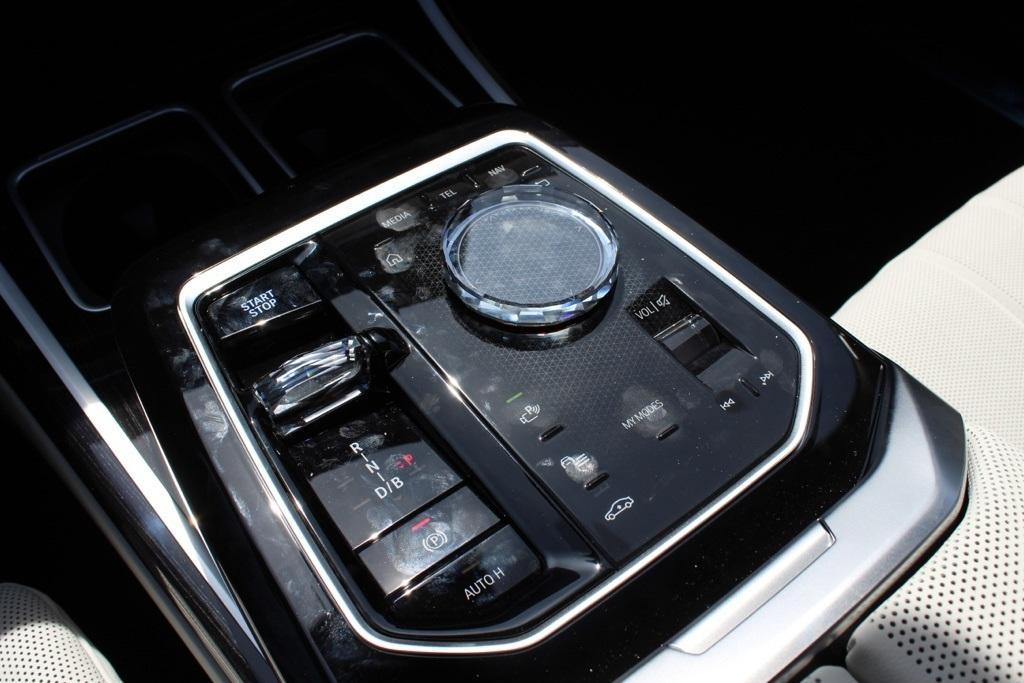 new 2025 BMW i7 car, priced at $132,705
