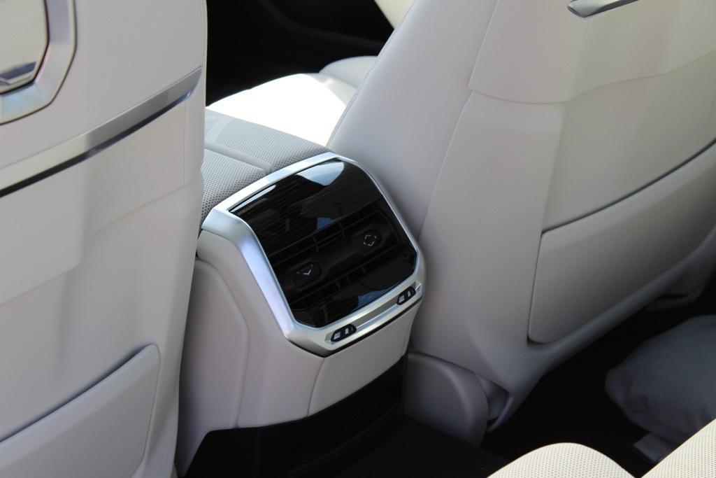 new 2025 BMW i7 car, priced at $132,705