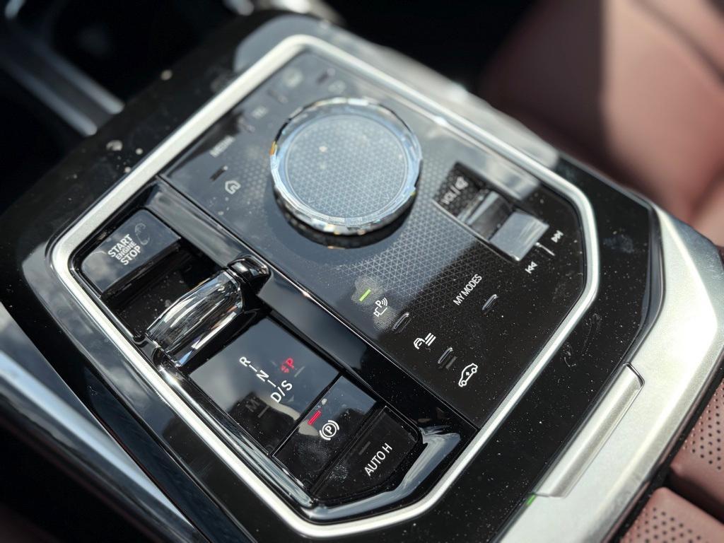 new 2025 BMW 760 car, priced at $132,880