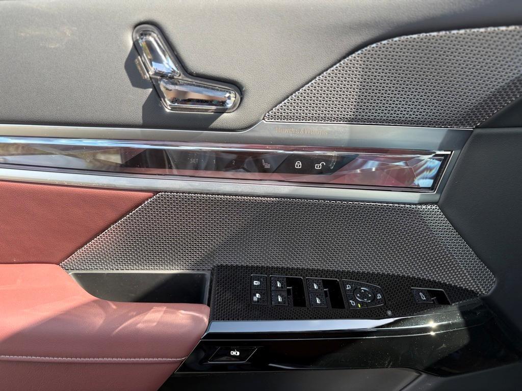 new 2025 BMW 760 car, priced at $132,880