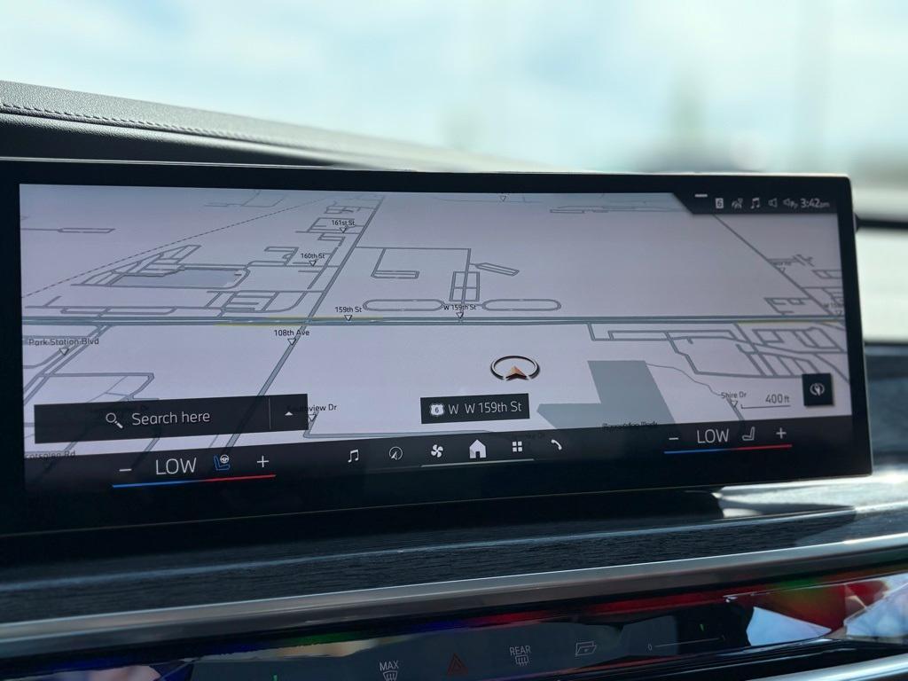 new 2025 BMW 760 car, priced at $132,880