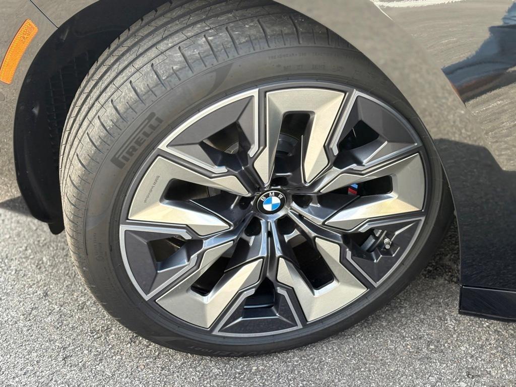 new 2025 BMW 760 car, priced at $132,880