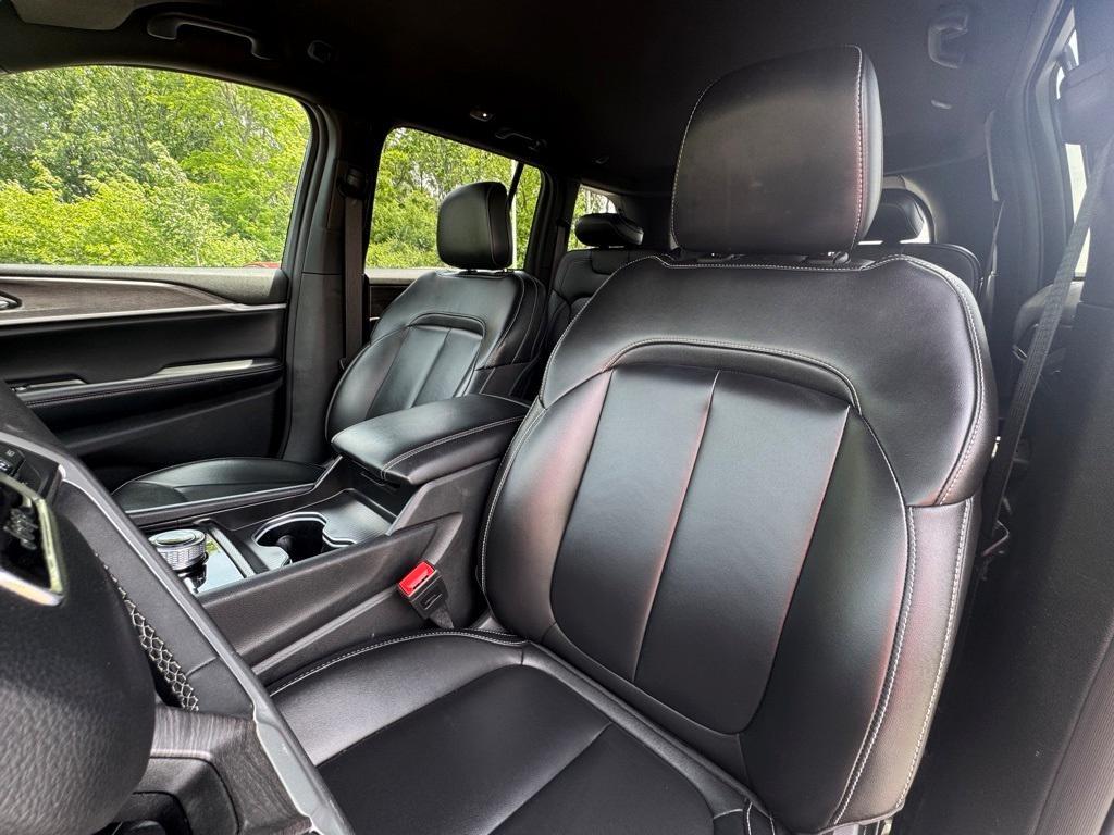 used 2024 Jeep Grand Cherokee car, priced at $36,099